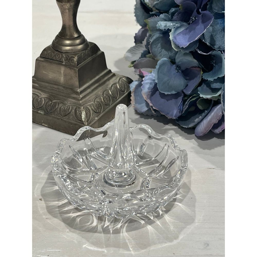 Vintage crystal hand cut ring holder